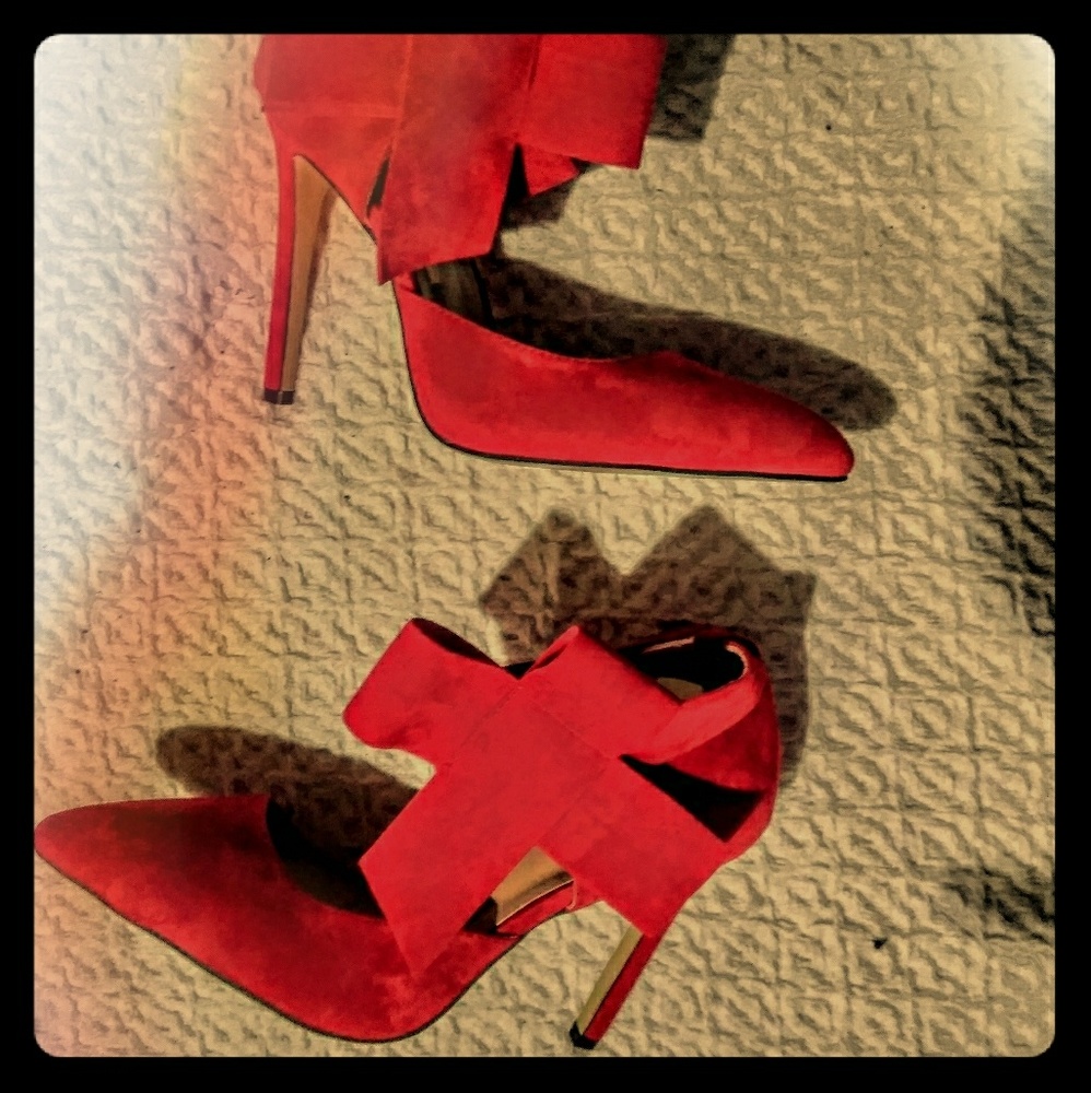 Beautiful 😍 Red women side bow option shoes